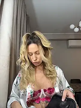 AvaMaddisson online show from November 2, 2025, 3:44 am