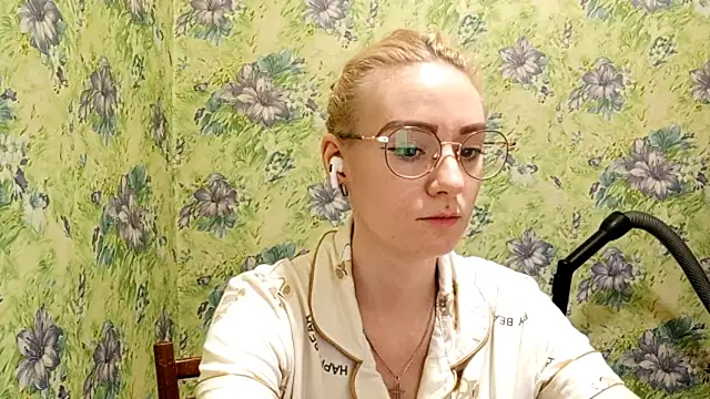  SwimmyGrl  online show from December 3, 2025, 9:09 am