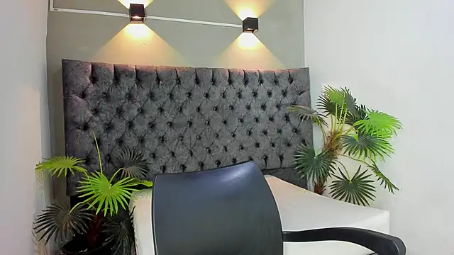 COMPTON 01 online show from November 14, 2025, 3:43 am