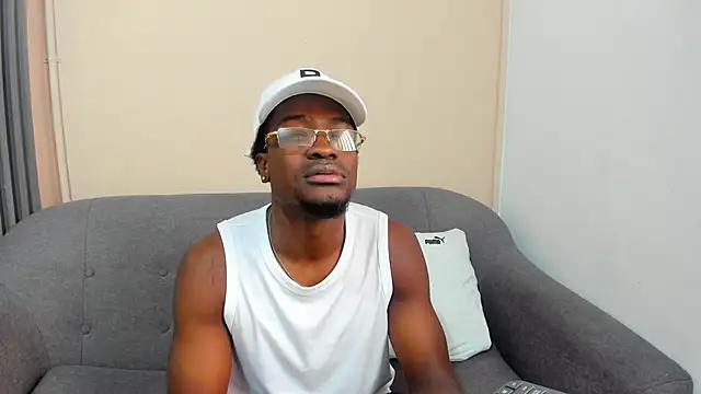 Snapshot of COMPTON_01 chatting on October 16, 2025, 12:46 pm COMPTON 01 online show from October 16, 2025, 12:46 pm