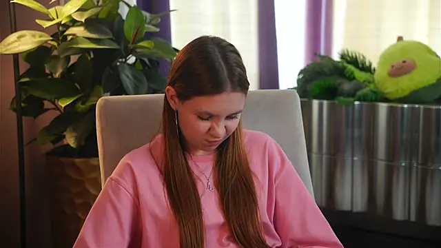 MarindaRuud online show from October 5, 2025, 11:56 am