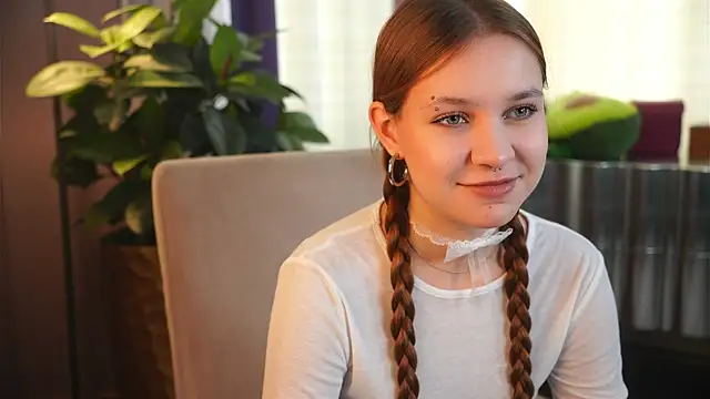 MarindaRuud online show from October 6, 2025, 11:22 am