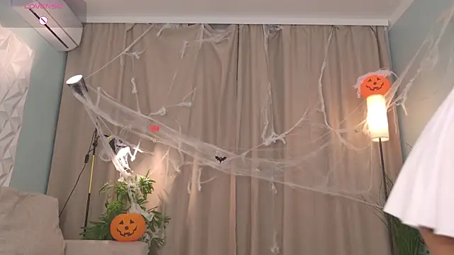 Snapshot of Playful_Lia chatting on October 30, 2025, 2:14 pm Playful Lia online show from October 30, 2025, 2:14 pm