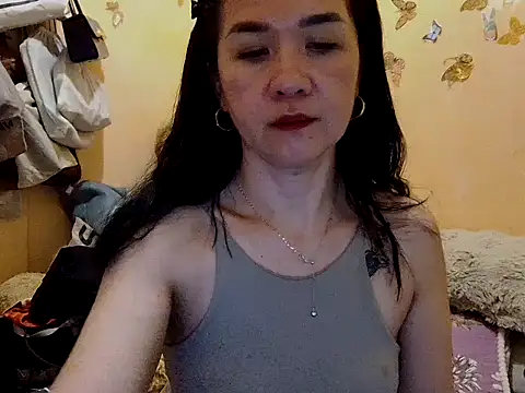 Snapshot of KissHott chatting on November 13, 2025, 12:31 pm KissHott online show from November 13, 2025, 12:31 pm