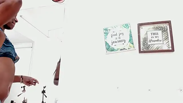 SharitHills online show from November 15, 2025, 7:51 pm