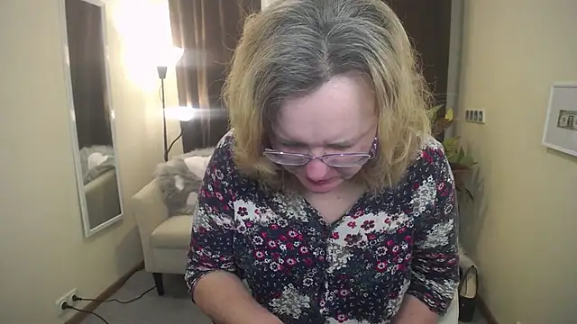 VestaWoody online show from November 21, 2025, 7:07 am