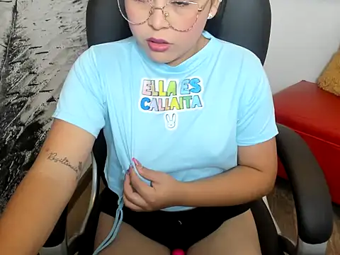 Snapshot of Elinaax_rose chatting on October 7, 2025, 11:39 pm Elinaax rose online show from October 7, 2025, 11:39 pm