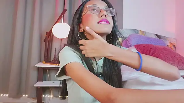 luna valen online show from November 21, 2025, 8:19 pm