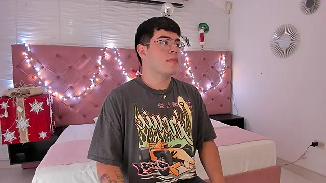 Snapshot of thiago_occonor chatting on November 15, 2025, 8:35 pm thiago occonor online show from November 15, 2025, 8:35 pm