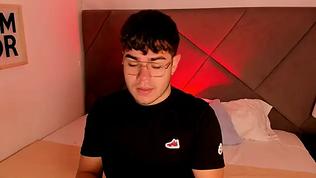 Snapshot of thiago_occonor chatting on October 28, 2025, 12:59 pm thiago occonor online show from October 28, 2025, 12:59 pm