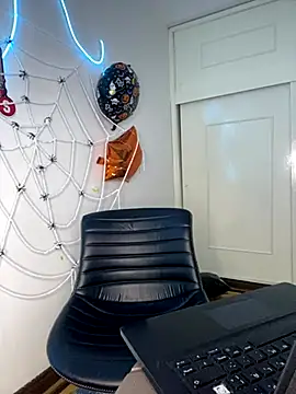 CharlotteMilf  online show from October 17, 2025, 1:13 pm