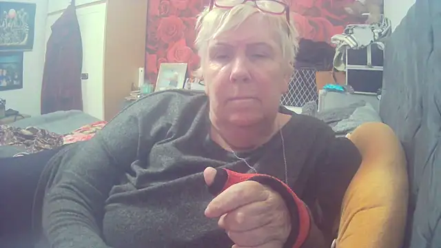 Snapshot of Playful_MILF_Demi chatting on October 20, 2025, 12:06 pm Playful MILF Demi online show from October 20, 2025, 12:06 pm