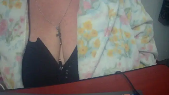 Snapshot of Playful_MILF_Demi chatting on November 10, 2025, 7:52 pm Playful MILF Demi online show from November 10, 2025, 7:52 pm