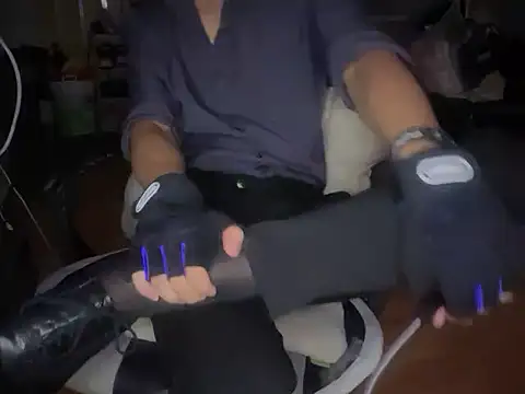 Snapshot of Wuza-H chatting on November 17, 2025, 8:35 pm Wuza-H online show from November 17, 2025, 8:35 pm