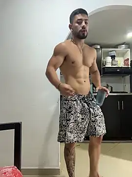 Snapshot of Ezzio_Scolaro chatting on May 4, 2026, 1:42 am Ezzio Scolaro online show from May 4, 2026, 1:42 am