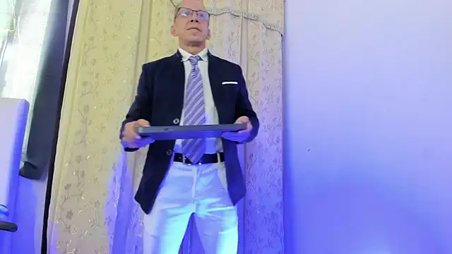  axelking  online show from April 7, 2026, 11:45 am