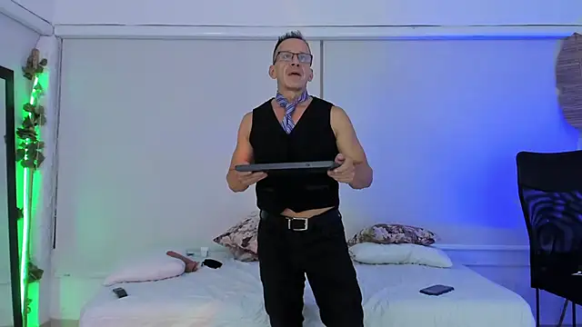  axelking  online show from November 15, 2025, 3:10 am