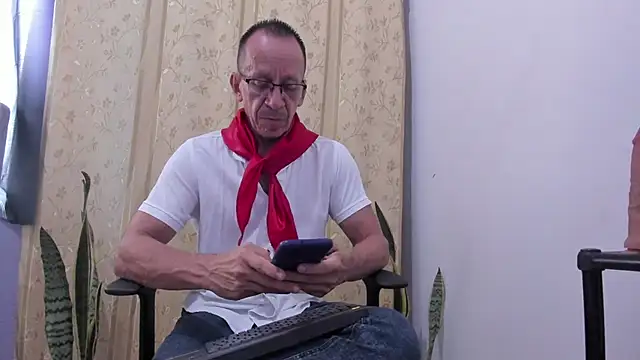  axelking  online show from April 13, 2026, 11:36 am