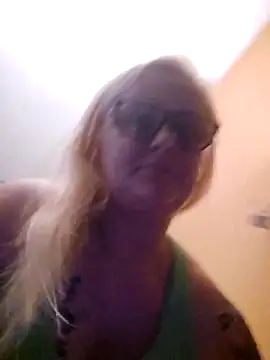 NieMaJazdyBezGwiazdy7883 online show from October 17, 2025, 5:59 pm