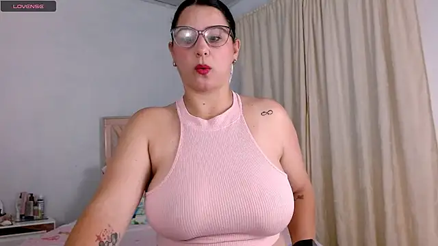 Snapshot of sweet_monsalve37 chatting on November 10, 2025, 11:15 am sweet monsalve37 online show from November 10, 2025, 11:15 am