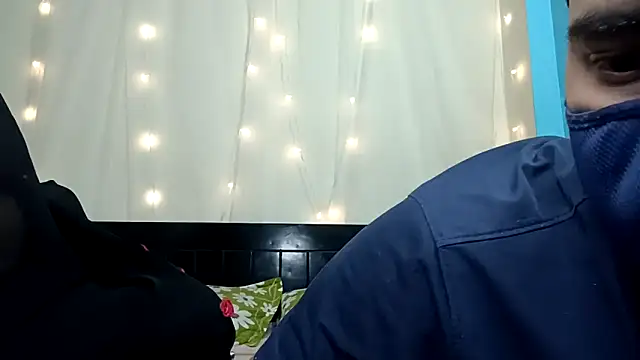 horny milf couple online show from March 11, 2026, 6:18 am