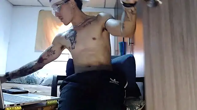 imsammytop online show from April 3, 2026, 1:28 pm