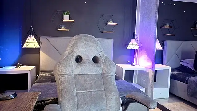 giapearl25 online show from October 31, 2025, 1:19 pm