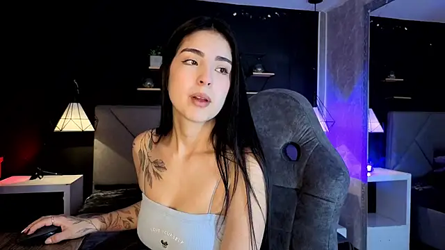 giapearl25 online show from November 7, 2025, 1:26 pm