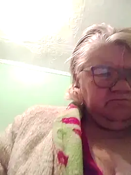 Snapshot of LusiyaGold5 chatting on March 11, 2026, 10:48 pm LusiyaGold5 online show from March 11, 2026, 10:48 pm