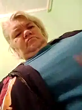 Snapshot of LusiyaGold5 chatting on October 12, 2025, 10:00 pm LusiyaGold5 online show from October 12, 2025, 10:00 pm