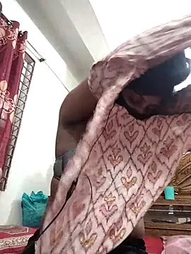 Snapshot of Queen-Any chatting on October 20, 2025, 6:19 pm Queen-Any online show from October 20, 2025, 6:19 pm