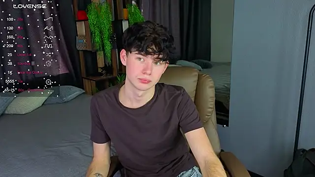 Snapshot of Cute_Mike chatting on October 17, 2025, 7:00 am Cute Mike online show from October 17, 2025, 7:00 am