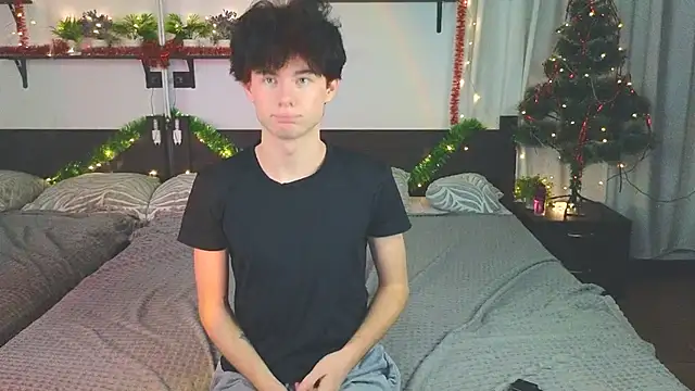 Snapshot of Cute_Mike chatting on December 14, 2025, 9:20 pm Cute Mike online show from December 14, 2025, 9:20 pm