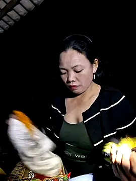 Snapshot of miomio-12 chatting on October 10, 2025, 12:39 pm miomio-12 online show from October 10, 2025, 12:39 pm