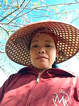 Snapshot of miomio-12 chatting on October 23, 2025, 2:10 am miomio-12 online show from October 23, 2025, 2:10 am