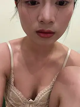 qingzi1218 online show from April 18, 2026, 8:49 am