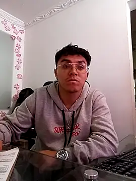 Snapshot of EithanFuckboys chatting on October 30, 2025, 10:17 pm EithanFuckboys online show from October 30, 2025, 10:17 pm