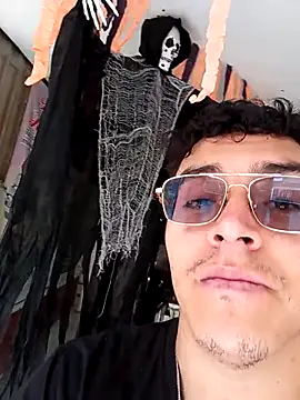 Snapshot of EithanFuckboys chatting on October 28, 2025, 1:32 pm EithanFuckboys online show from October 28, 2025, 1:32 pm