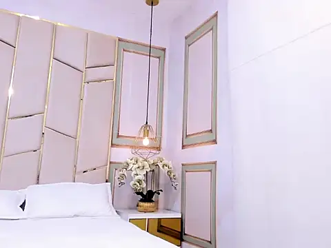 Laia 18 online show from October 20, 2025, 11:44 am