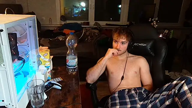 WolkenJunge2006 online show from November 10, 2025, 9:42 pm