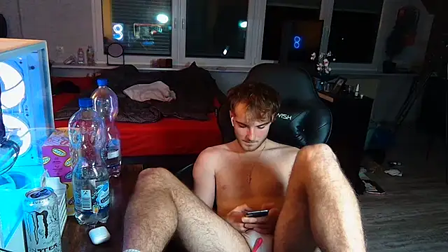 WolkenJunge2006 online show from October 8, 2025, 9:26 pm