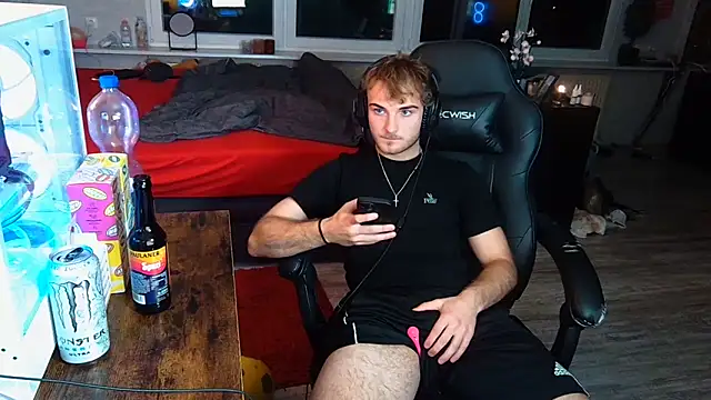 WolkenJunge2006 online show from October 5, 2025, 6:42 pm