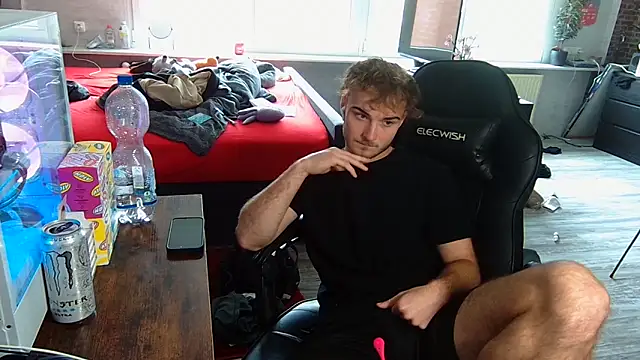 WolkenJunge2006 online show from October 7, 2025, 9:21 am