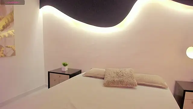 CatalinaCoopper online show from October 30, 2025, 4:22 am