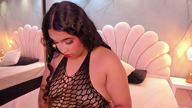 CatalinaCoopper online show from November 4, 2025, 4:27 am