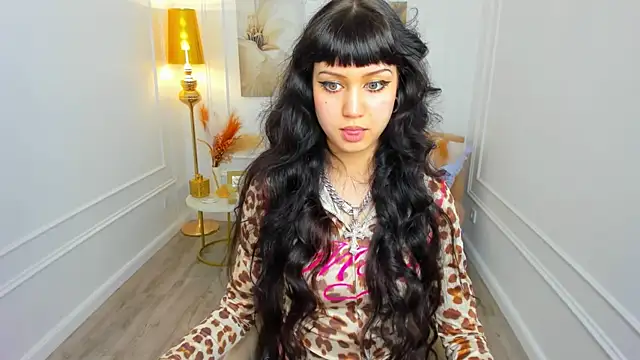 TiffanyYounge online show from April 3, 2026, 12:11 pm