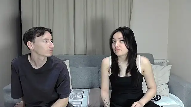 KyleAndJulia online show from October 16, 2025, 6:27 pm