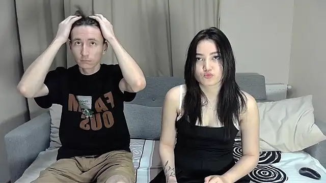 KyleAndJulia online show from October 15, 2025, 6:16 pm