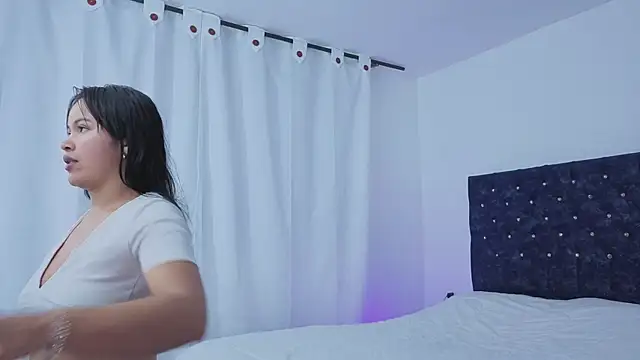 Catherine     online show from November 25, 2025, 2:01 am