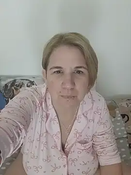Snapshot of LaceyWestxx chatting on November 15, 2025, 7:40 pm LaceyWestxx online show from November 15, 2025, 7:40 pm